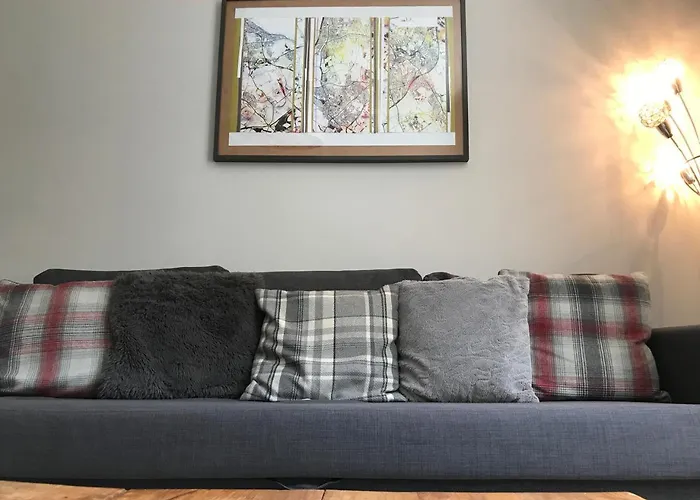 Heart Of Edinburgh City Flat